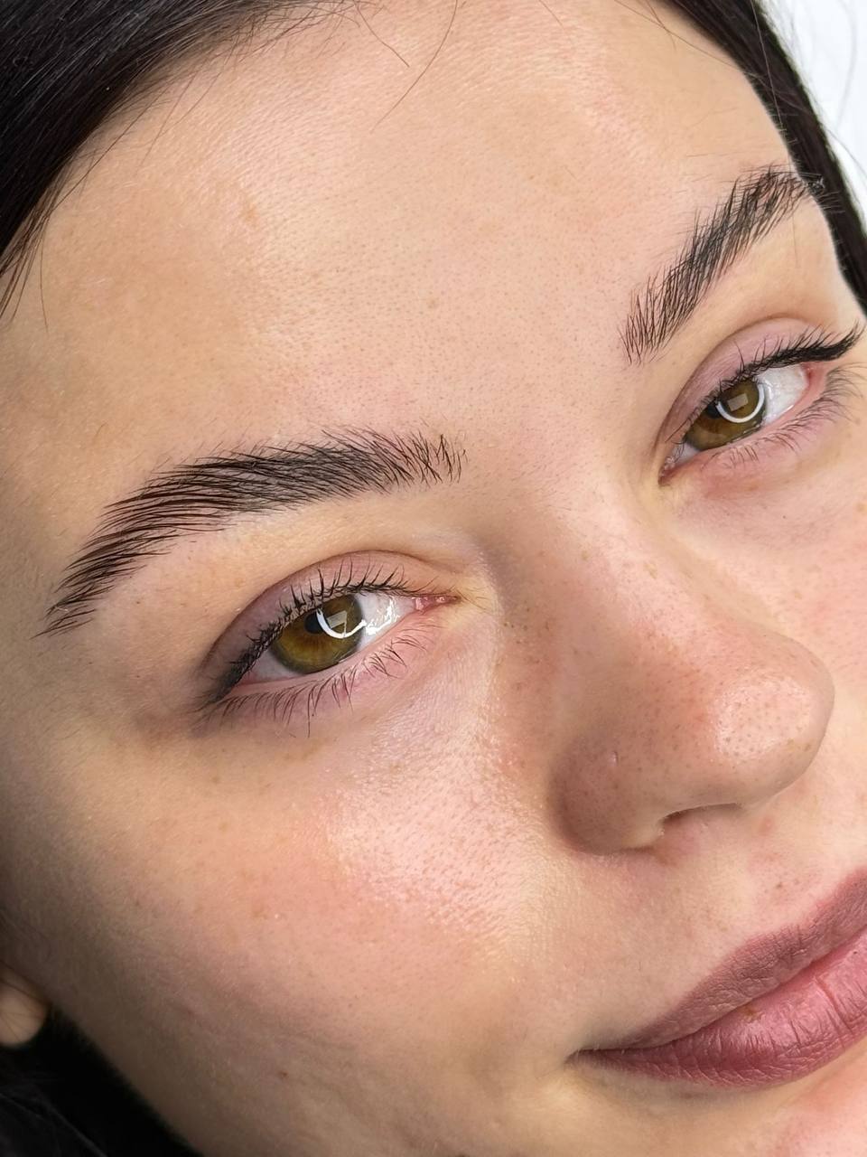 brow lamination Valencia result close-up at SkyBeauty Valencia