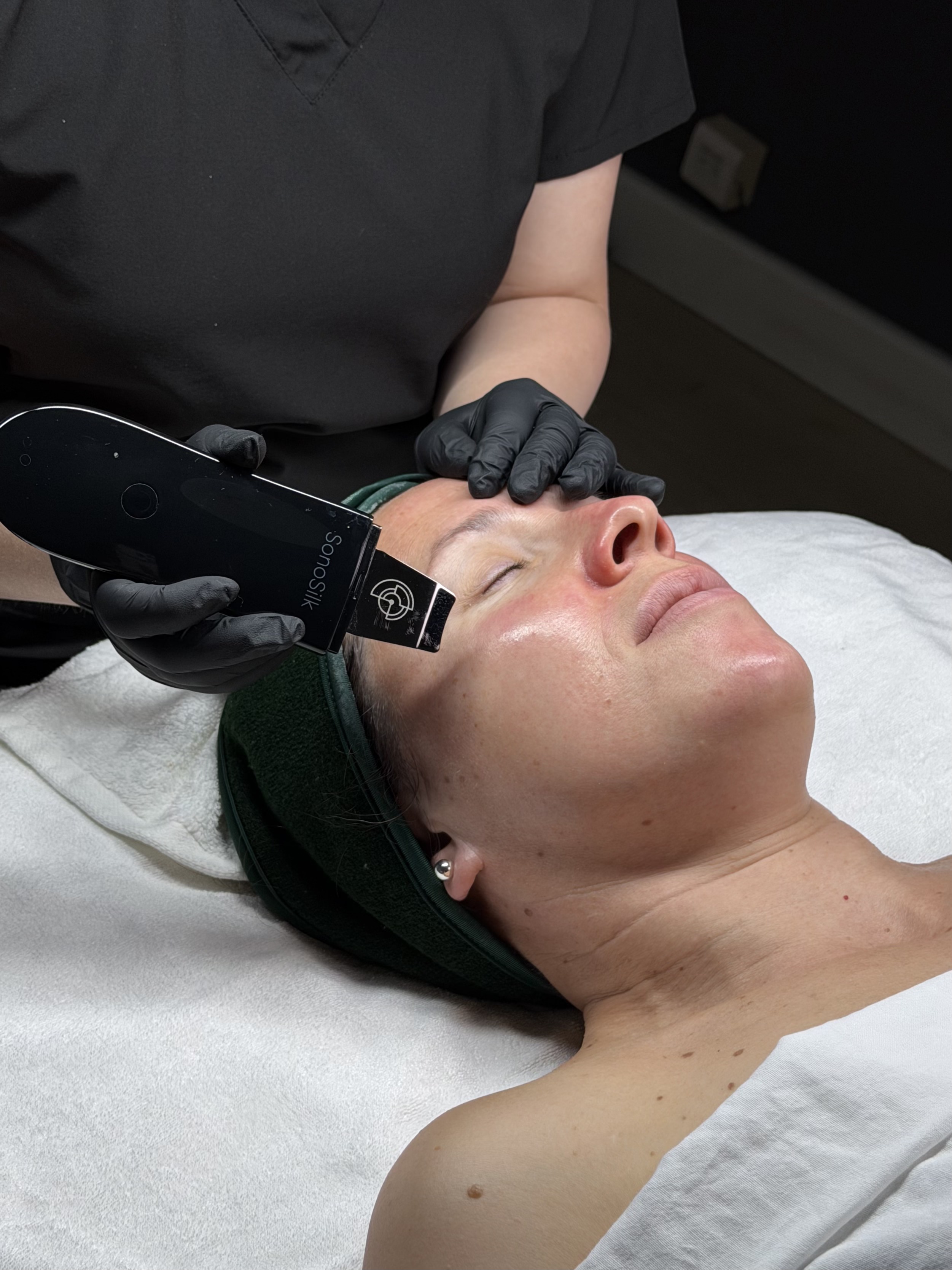 facial Valencia treatment mask application in Valencia city center