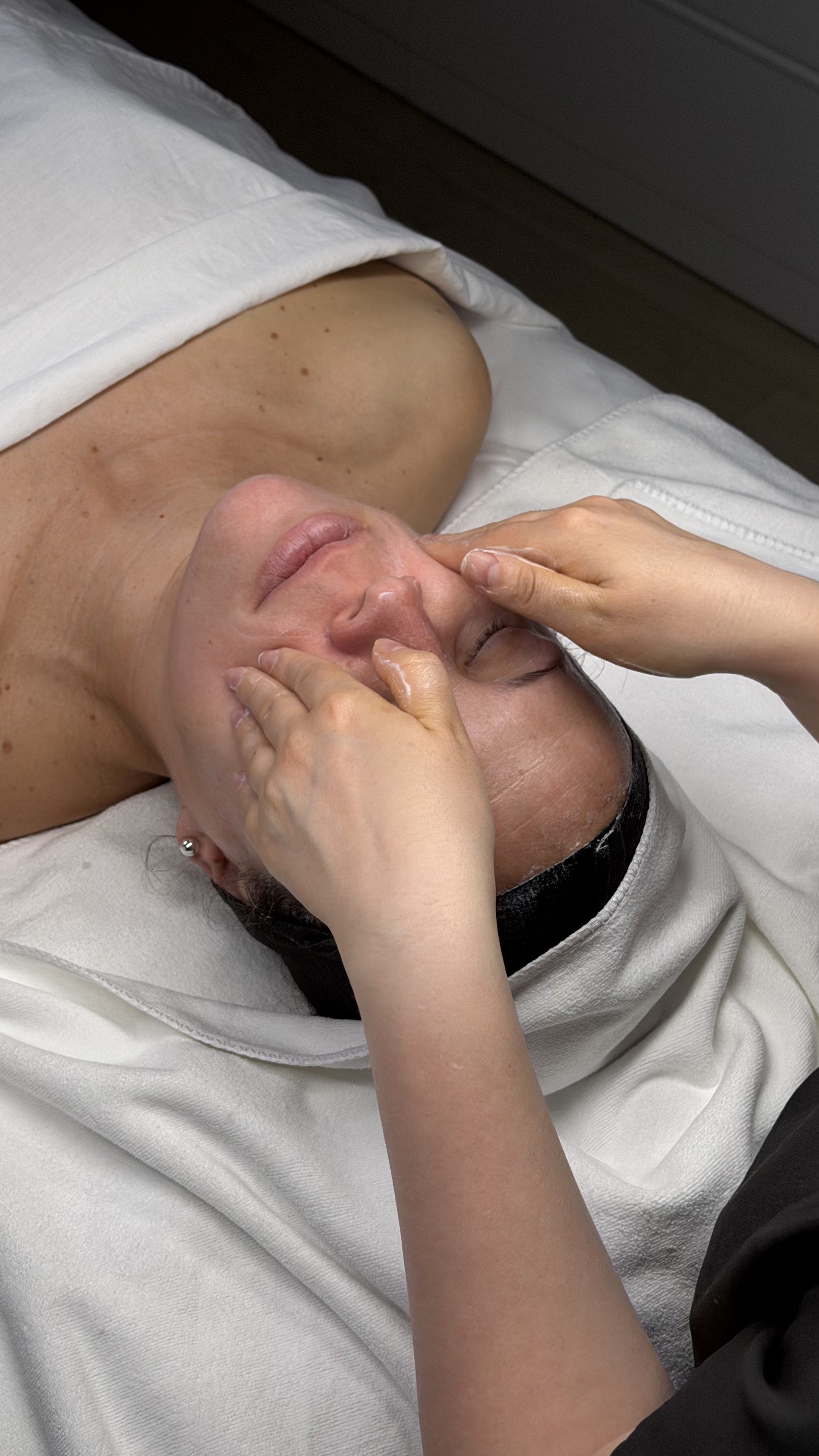 facial Valencia relaxing treatment result in studio